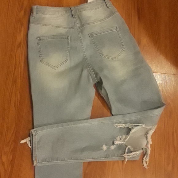 Fashion Nova Ripped Jeans - Picture 4 of 4